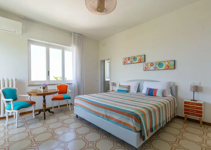 Villa Sorrento Flats